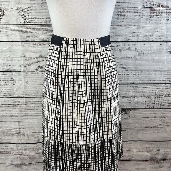 Worthington Skirt size 10 Ivory Black Plaid Pleated Knee A Line Stretch Modest - Picture 2 of 8